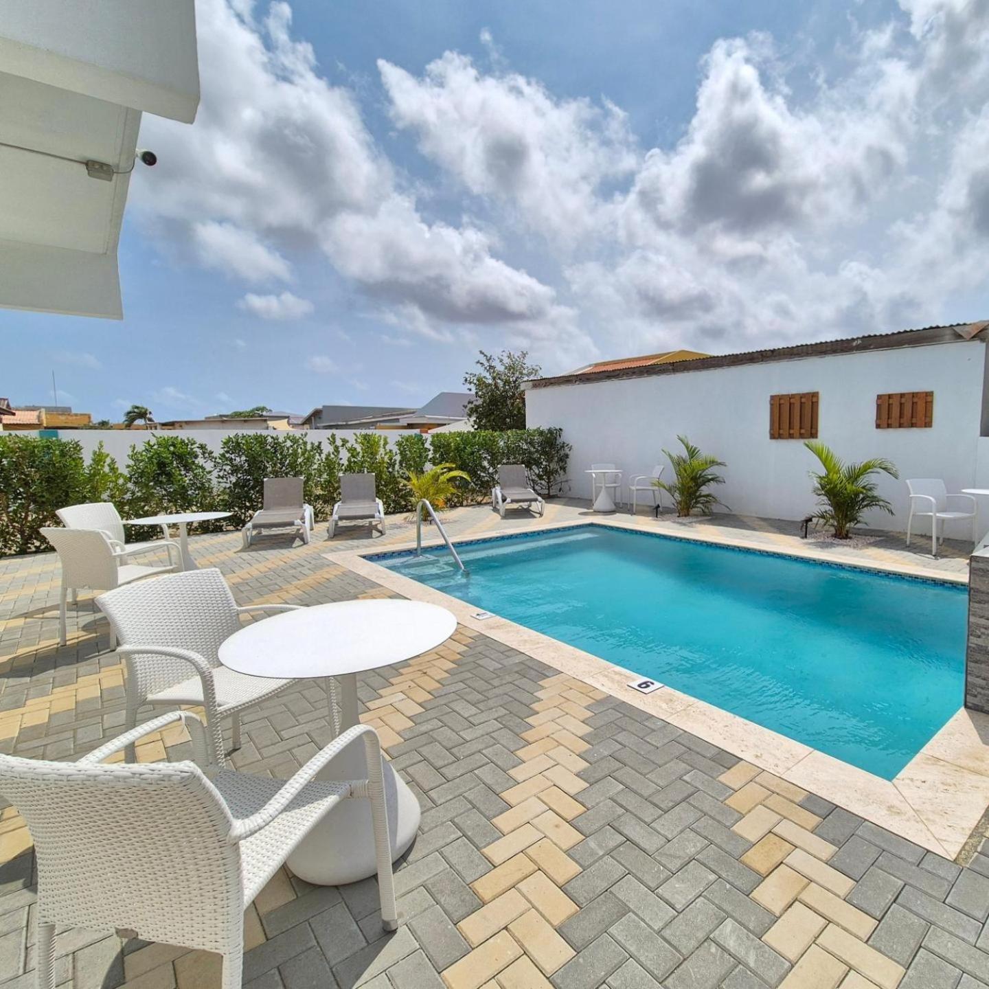 Ocean Breeze Apartments In Aruba Oranjestad Esterno foto